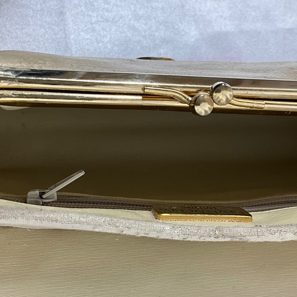 Givenchy beige crossbody. 9-H4c - Picture 7 of 9